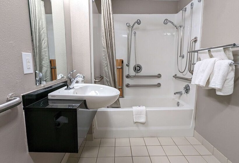 Номер Стандарт Адаптированный для Инвалидов, Motel 6framingham, Ma  Boston West