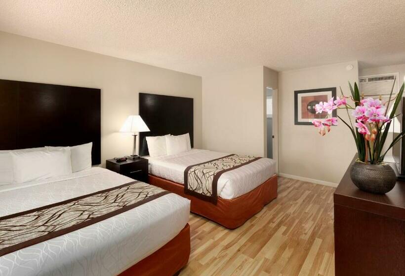 غرفة قياسية, Thunderbird Lodge