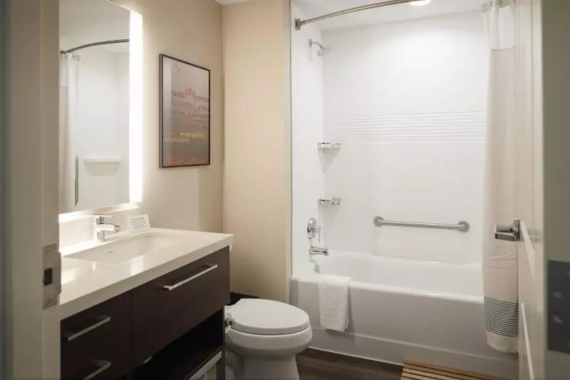 اتاق لوکس, Brookside Lodge