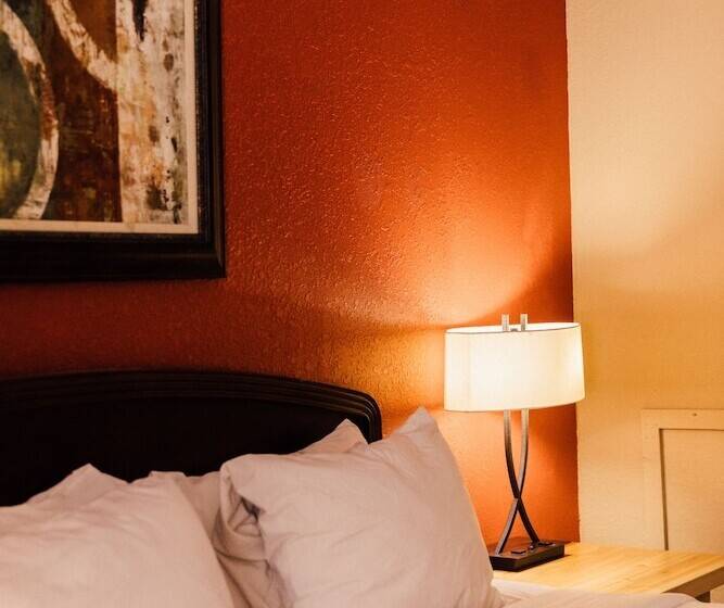 חדר סטנדרט עם מיטת קינג, Brookside Lodge