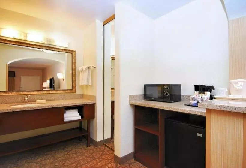 سوئیت برای معلولان, Best Western San Dimas Hotel & Suites