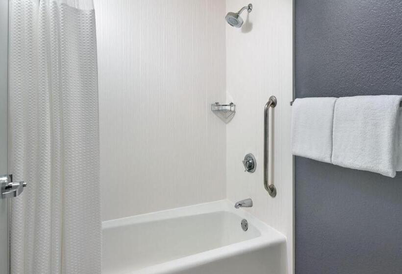 מיטת קינג בסוויטה, Courtyard By Marriott Augusta