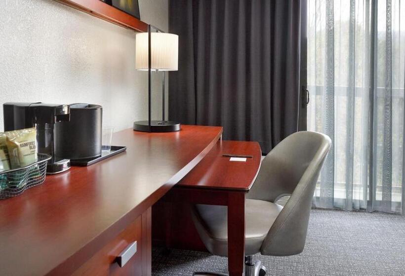 מיטת קינג בסוויטה, Courtyard By Marriott Augusta