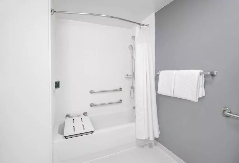Sviitti Liikuntarajoitteisille, Courtyard By Marriott Augusta