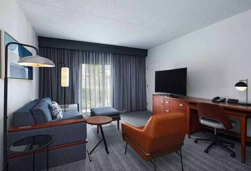 Sviitti, Courtyard By Marriott Dallas Richardson At Spring Valley