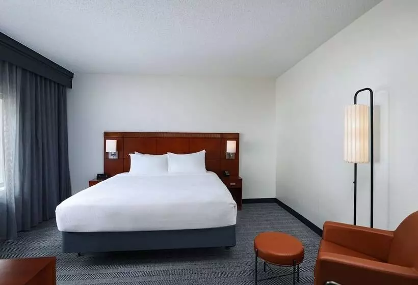 Sviitti, Courtyard By Marriott Dallas Richardson At Spring Valley