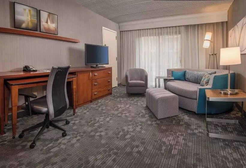 スイート, Courtyard By Marriott Fairfax Fair Oaks