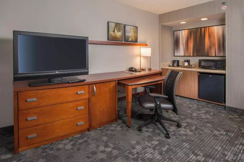 キングサイズベッドのスイートルーム, Courtyard By Marriott Fairfax Fair Oaks