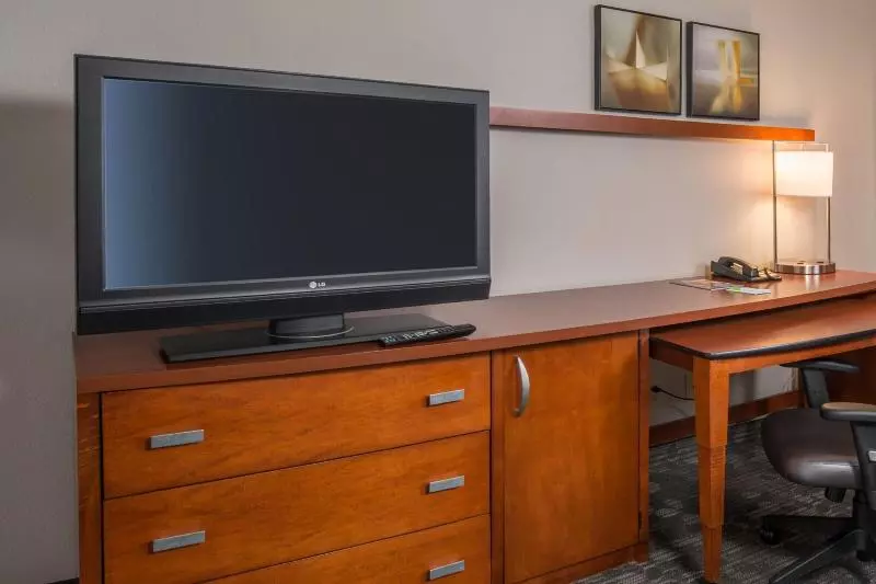 キングサイズベッドのスタンダードルーム, Courtyard By Marriott Fairfax Fair Oaks