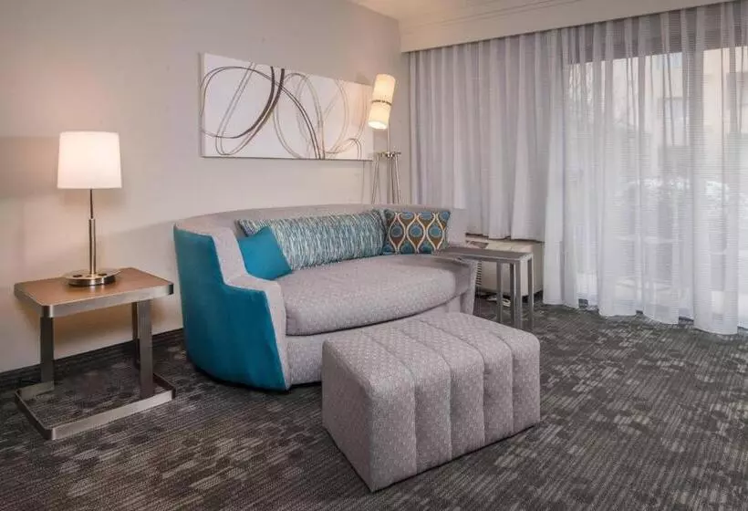 キングサイズベッドのスイートルーム, Courtyard By Marriott Fairfax Fair Oaks