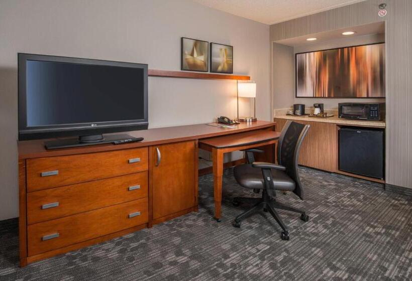 Люкс Кровать Кинг, Courtyard By Marriott Fairfax Fair Oaks