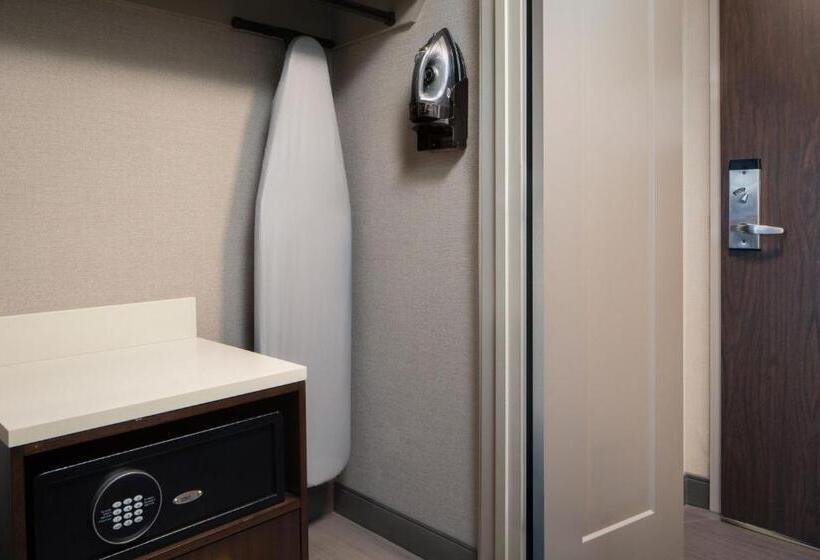 身障者適用キングサイズベッドルーム, Dallas Addison Marriott Quorum By The Galleria