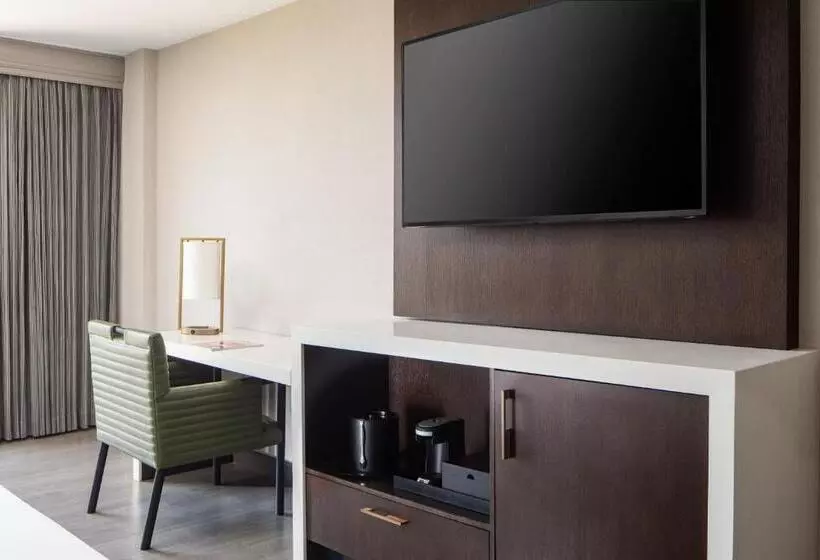 اتاق استاندارد با تخت بزرگ برای معلولان, Dallas Addison Marriott Quorum By The Galleria