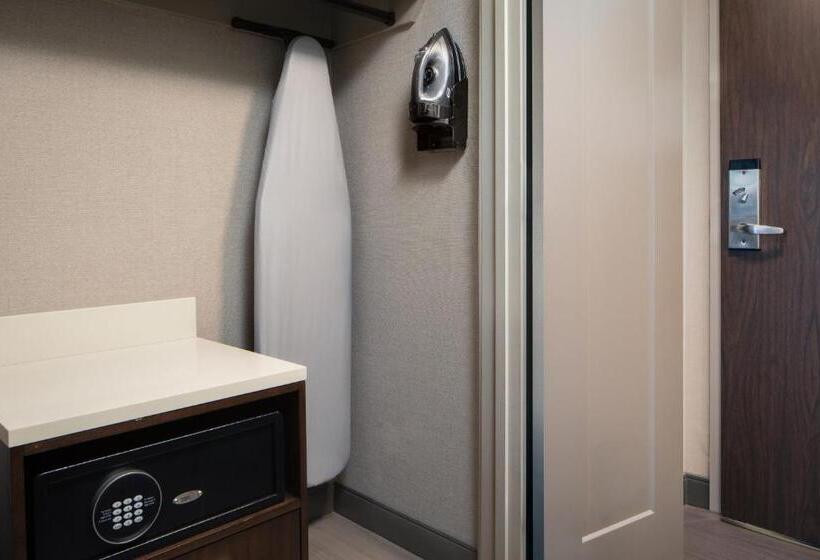 身障者適用キングサイズベッドルーム, Dallas Addison Marriott Quorum By The Galleria