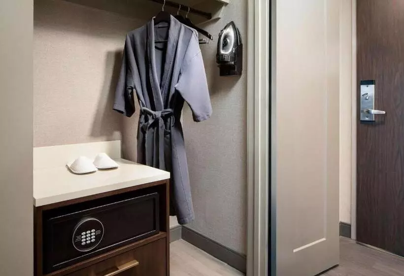 اتاق استاندارد با اتاق نشیمن, Dallas Addison Marriott Quorum By The Galleria