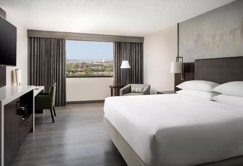 اتاق لوکس با تخت بزرگ, Dallas Addison Marriott Quorum By The Galleria