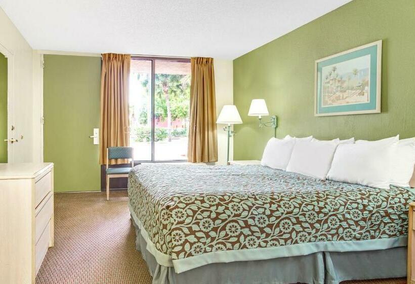 带大床的标准间, Days Inn By Wyndham Bradenton  Near The Gulf