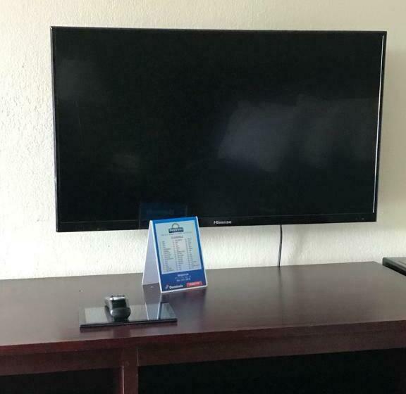 带2个双人床的标准工作室, Days Inn By Wyndham Bradenton  Near The Gulf