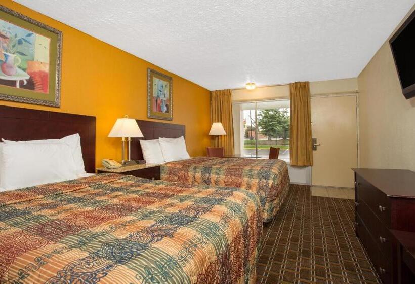 Номер Стандарт 2 Двуспальные Кровати, Days Inn By Wyndham Chester