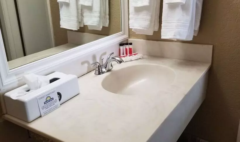 Standard-studio, Days Inn By Wyndham Cocoa Cruiseport West At I95/524