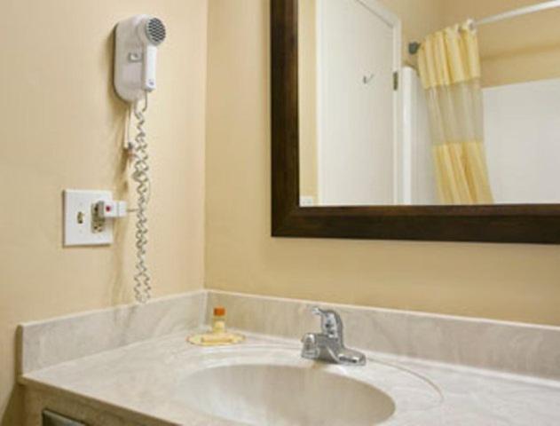 Стандартный Номер Кровать Кинг, Days Inn By Wyndham Madisonville
