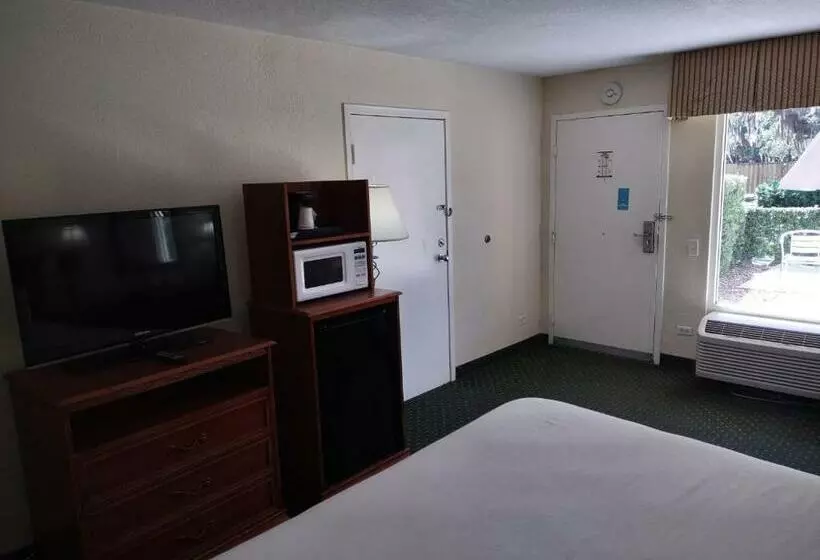 身障者適用キングサイズベッドルーム, Days Inn By Wyndham Port Charlotte Town Center