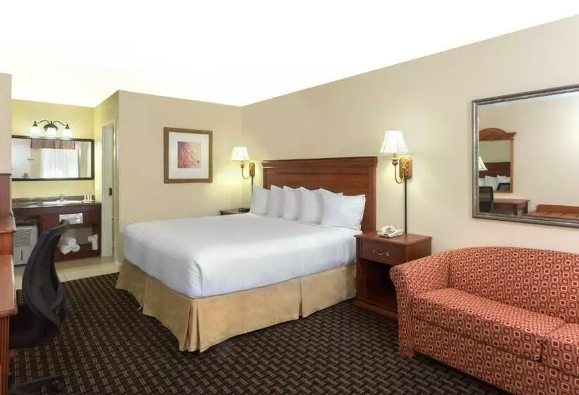 身障者適用キングサイズベッドルーム, Days Inn By Wyndham Port Charlotte Town Center