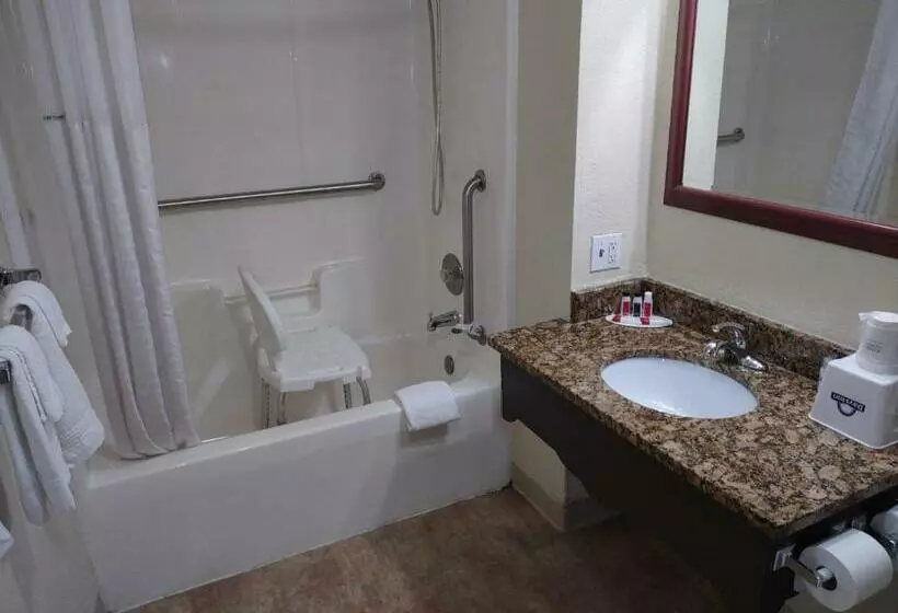 身障者適用キングサイズベッドルーム, Days Inn By Wyndham Port Charlotte Town Center