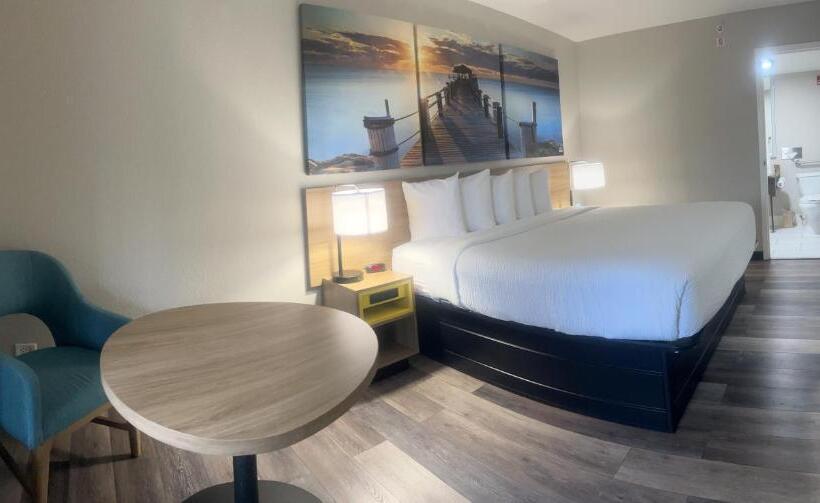 غرفة قياسية سرير كينج لذوى الإحتياجات الخاصة, Days Inn By Wyndham Port Charlotte Town Center