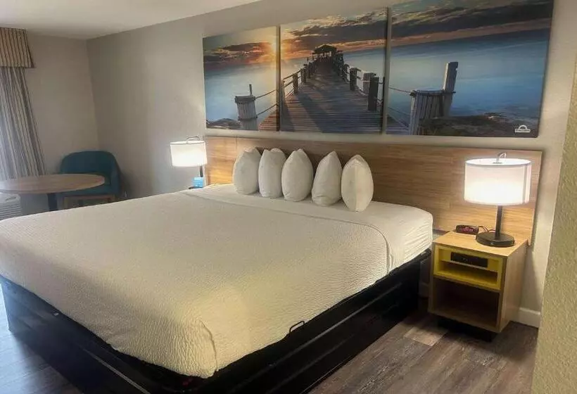 身障者適用キングサイズベッドルーム, Days Inn By Wyndham Port Charlotte Town Center