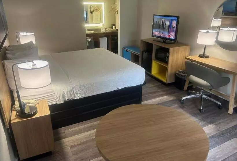 キングサイズベッドのスタンダードルーム, Days Inn By Wyndham Port Charlotte Town Center