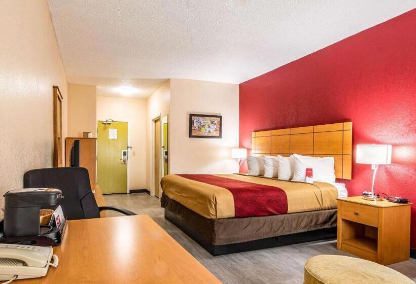 스탠다드 룸 킹사이즈 침대, Econo Lodge At Wanamaker
