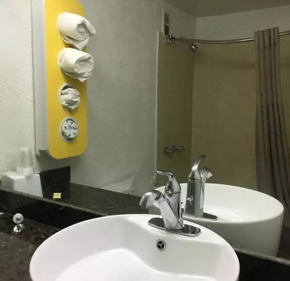 Standard-invahuone King-vuode, Fairbridge Inn Express Melrose Park