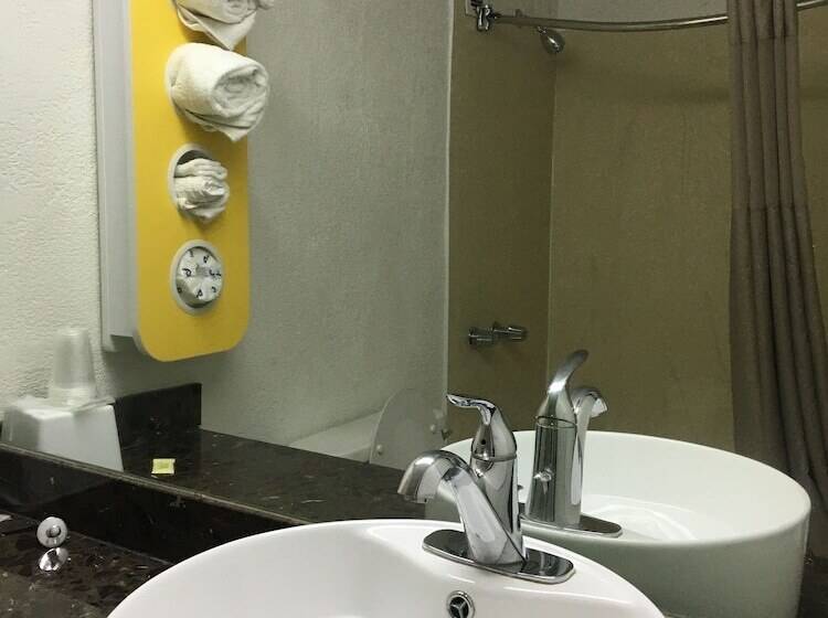 اتاق لوکس, Fairbridge Inn Express Melrose Park