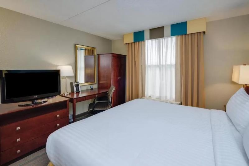 غرفة قياسية سرير كينج لذوى الإحتياجات الخاصة, Holiday Inn Express Washington Dc East Andrews Afb, An Ihg