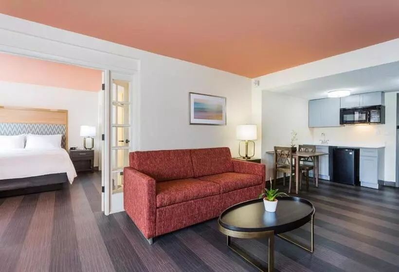 デラックススイート, Holiday Inn Timonium, An Ihg