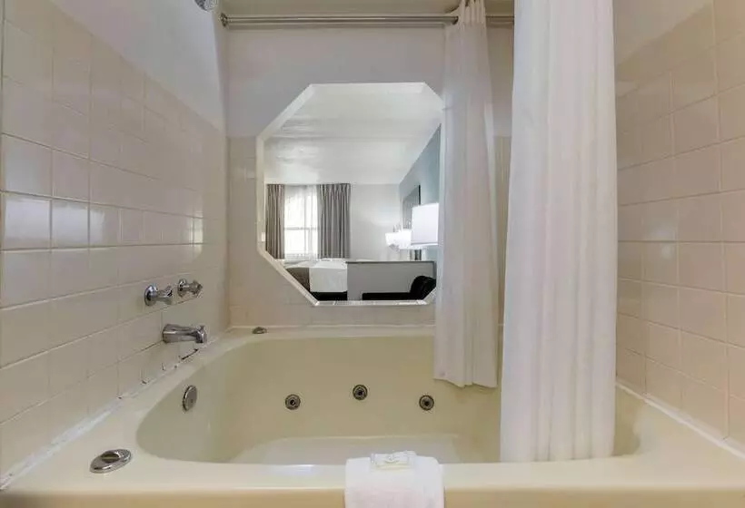 ハイドロマッサージバス付きスイート, Quality Inn Alexis Rd