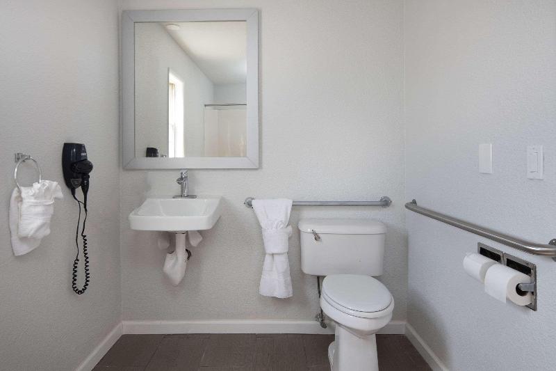 Номер Стандарт Кровать Кинг Адаптированный для Инвалидов, Rodeway Inn Milpitas Near Great Mall