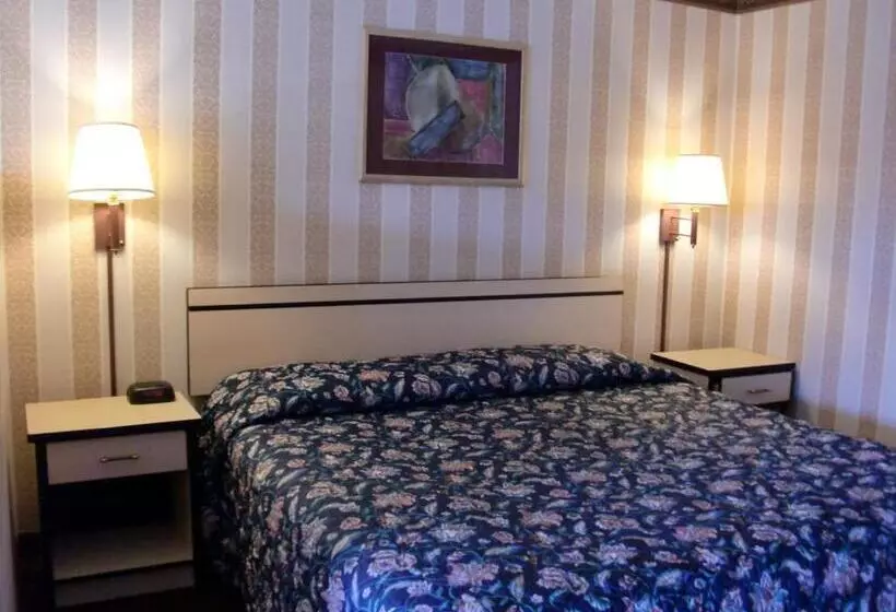 キングサイズベッドのスタンダードルーム, Travelstar Inn & Suites
