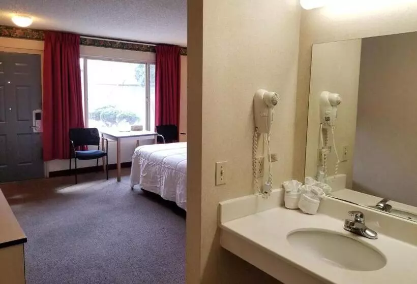 キングサイズベッドのスタンダードルーム, Travelstar Inn & Suites