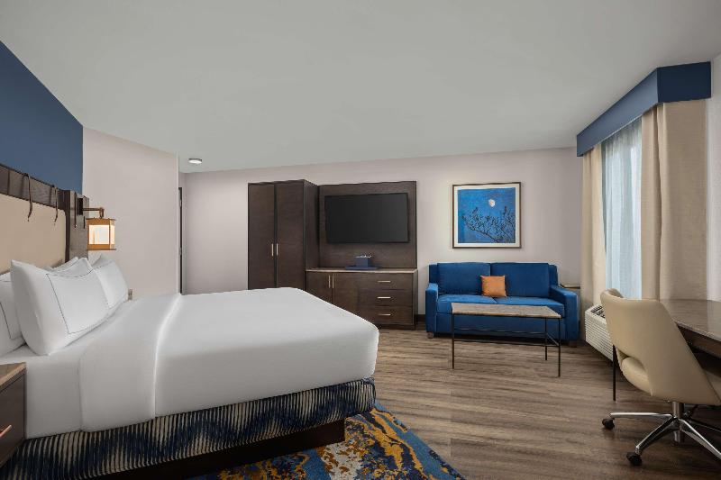 غرفة قياسية سرير كينج, Westport Kansas City, Tapestry Collection By Hilton