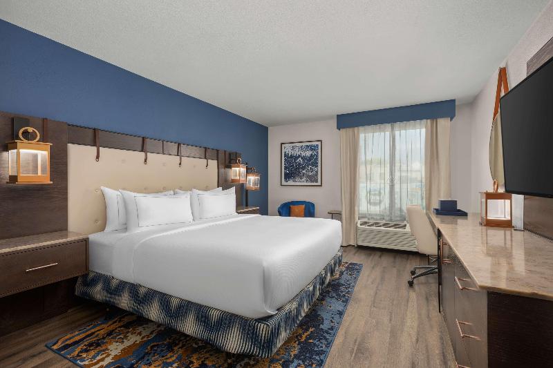 Стандартный Номер Кровать Кинг, Westport Kansas City, Tapestry Collection By Hilton