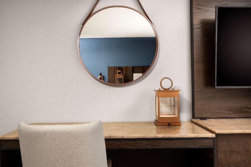 غرفة قياسية سرير كينج, Westport Kansas City, Tapestry Collection By Hilton