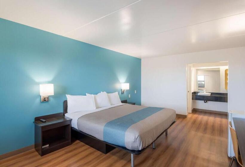 سوییت, Motel 6 Colorado Springs, Co   Air Force Academy