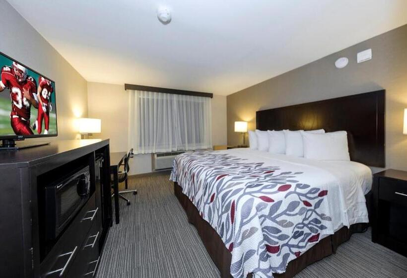 带大床的豪华间, Red Roof Inn & Suites Newburgh   Stewart Airport West Point