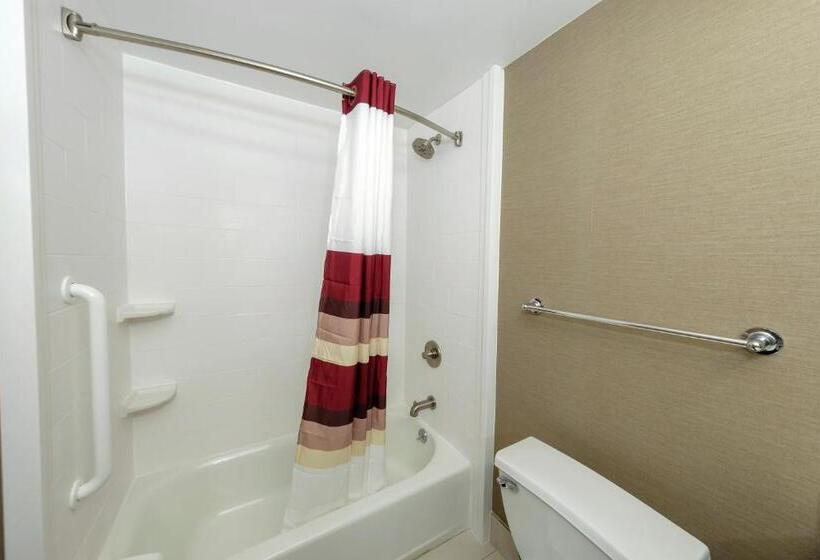 Suite with lake view, Red Roof Inn & Suites Newburgh   Stewart Airport West Point