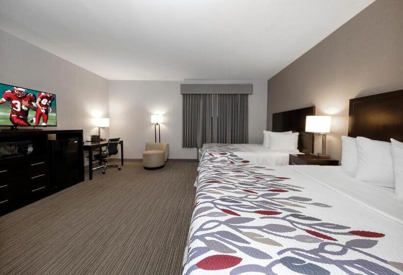 Suite with lake view, Red Roof Inn & Suites Newburgh   Stewart Airport West Point