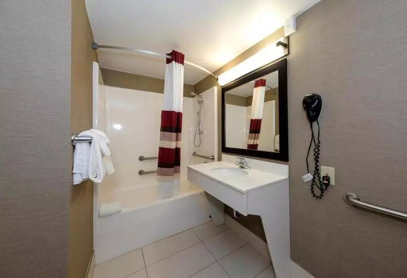 身障者適用スイートルーム, Red Roof Inn & Suites Newburgh   Stewart Airport West Point
