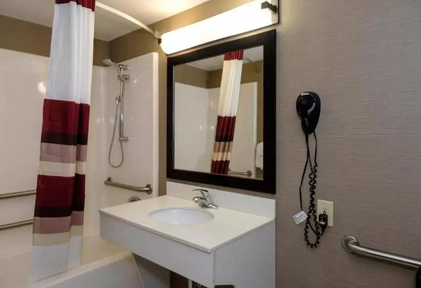 身障者適用スイートルーム, Red Roof Inn & Suites Newburgh   Stewart Airport West Point