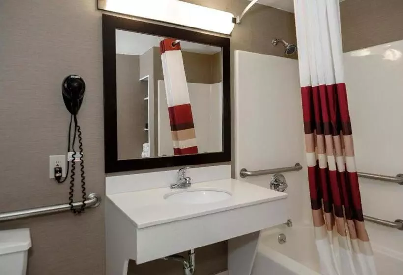 身障者適用スイートルーム, Red Roof Inn & Suites Newburgh   Stewart Airport West Point